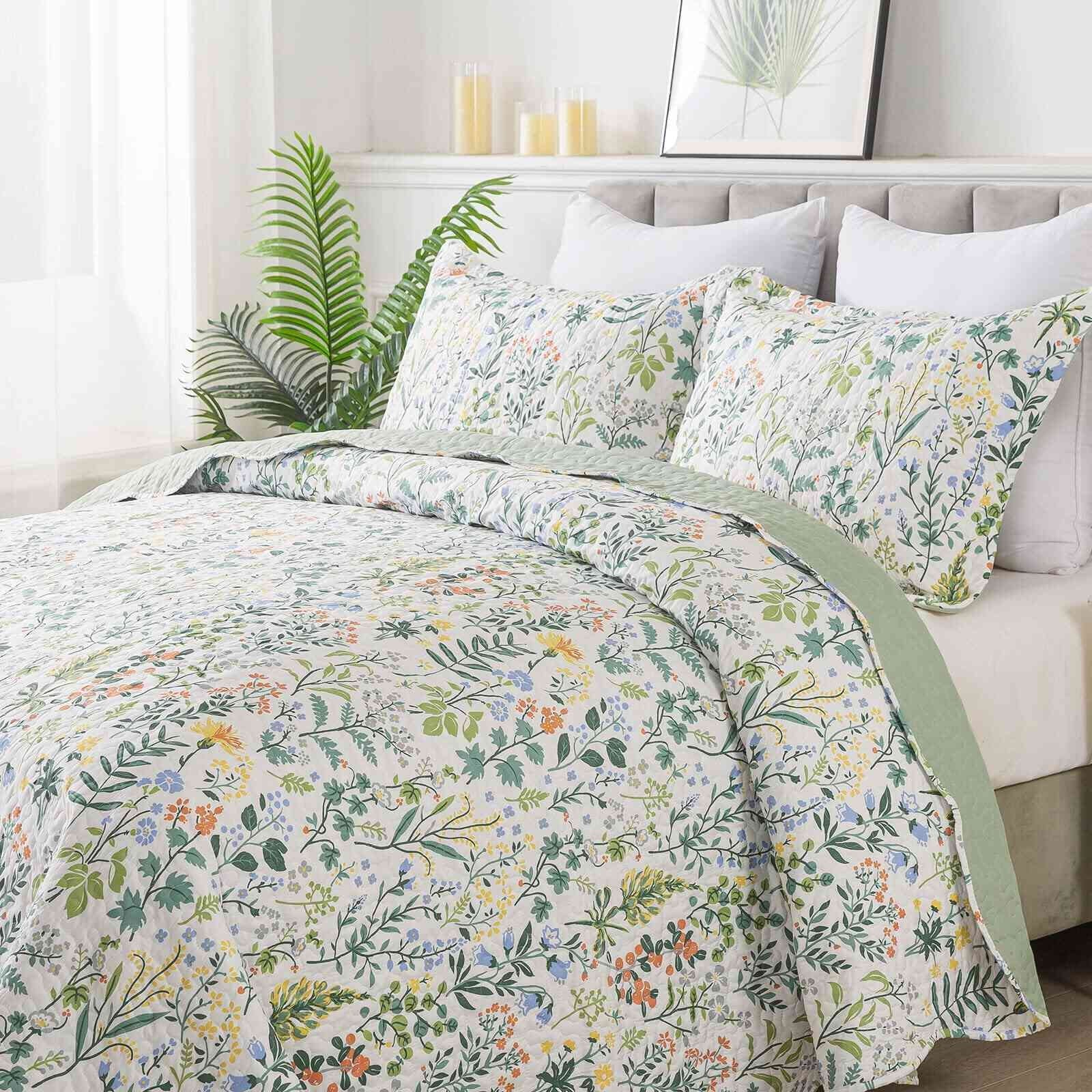 WannaToo Quilt Collection Microfiber Floral Bedding Set Green and White Quilt, King Size (3 Count)